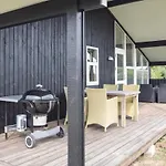 펜션 Nice Home In Juelsminde With Sauna *