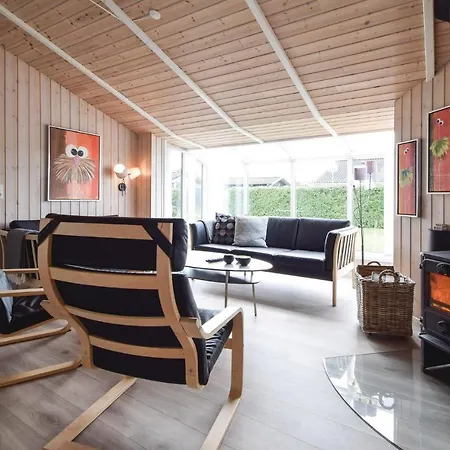 Nice Home In Juelsminde With Sauna 펜션