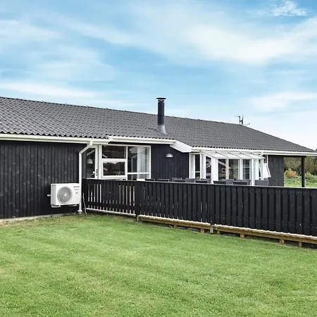 Nice Home In Juelsminde With Sauna *