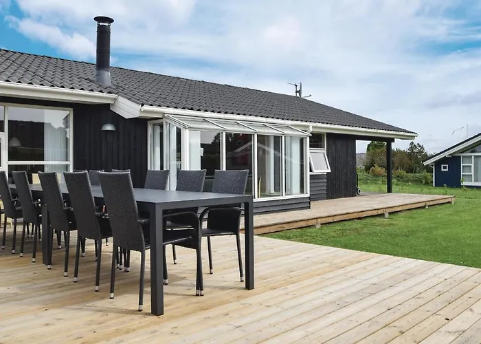 Awesome In Juelsminde With Kitchen Sonderby (Midtjylland)