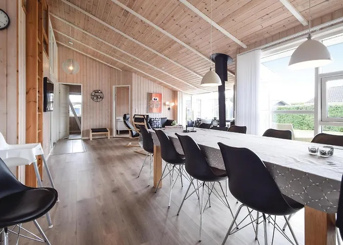 Awesome In Juelsminde With Kitchen Sonderby (Midtjylland)